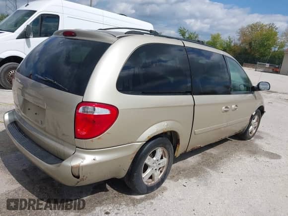 2006 Dodge Grand Caravan SXT z VIN 2D4GP44L76R913488, wystawiony jako IAAI lot #43020732 z przebiegiem 181 113 mil mil oraz . Historia ofert i sprzedaży dostępna na DreamBid. Obrazek 4.