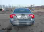 2017 Volvo S60 Inscription с VIN LYV402HKXHB137304, выставлен на аукционе IAAI как лот 41415830 с пробегом 140 598 миль миль и . История ставок и продаж доступна на DreamBid. Изображение 16.