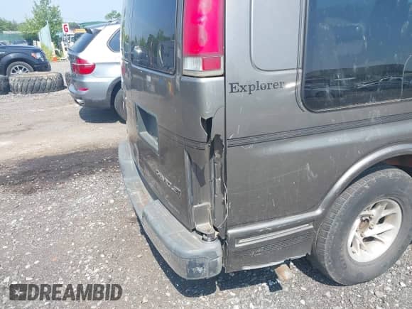 1999 Chevrolet Express z VIN 1GBFG15R2X1071275, wystawiony jako IAAI lot #42464365 z przebiegiem Nie podano mil oraz . Historia ofert i sprzedaży dostępna na DreamBid. Obrazek 6.