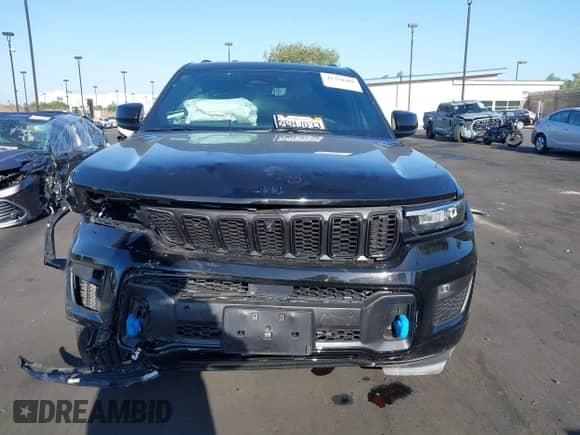 2024 Jeep Grand Cherokee z VIN 1C4RJYB6XR8612970, wystawiony jako IAAI lot #42324488 z przebiegiem 5 701 mil mil oraz . Historia ofert i sprzedaży dostępna na DreamBid. Obrazek 12.