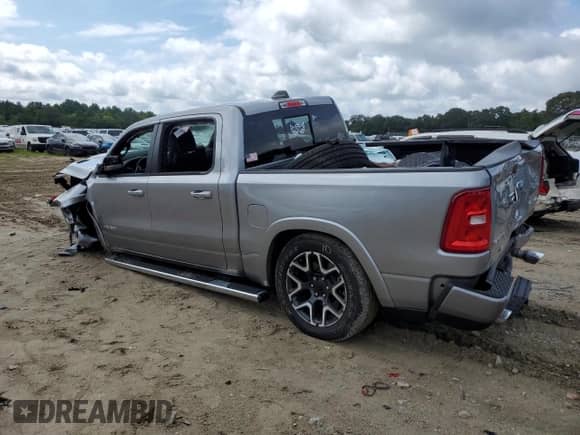 2025 Ram 1500 Laramie z VIN 1C6SRFJP3SN574859, wystawiony jako Copart lot #63909895 z przebiegiem 8 713 mil mil oraz Szkoda całkowita • Salvage title. Historia ofert i sprzedaży dostępna na DreamBid. Obrazek 2.