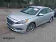 2015 Hyundai Sonata SE z VIN 5NPE24AF1FH246688, wystawiony jako IAAI lot #42634545 z przebiegiem 142 745 mil mil oraz . Historia ofert i sprzedaży dostępna na DreamBid. Obrazek 2.