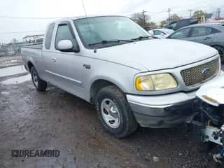 2003 Ford F-150 XL z VIN 1FTRX17213NB82511, wystawiony jako IAAI lot #43583043 z przebiegiem Nie podano mil oraz . Historia ofert i sprzedaży dostępna na DreamBid. Obrazek 1.