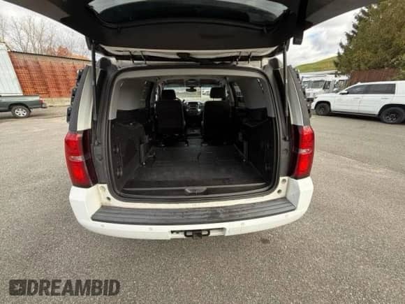 2017 Chevrolet Tahoe Commercial с VIN 1GNLCDEC2HR190882, выставлен на аукционе Copart как лот 91099405 с пробегом 128 495 миль миль и Чистый • Clean title. История ставок и продаж доступна на DreamBid. Изображение 6.