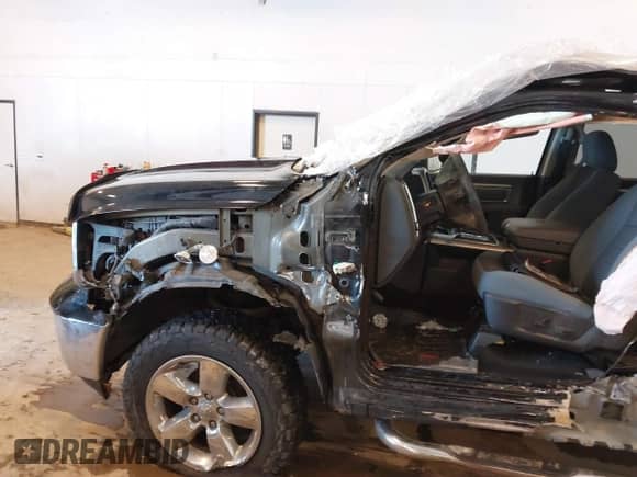 2013 Ram 1500 Big Horn z VIN 1C6RR7LT5DS606973, wystawiony jako IAAI lot #41317102 z przebiegiem 49 372 mil mil oraz . Historia ofert i sprzedaży dostępna na DreamBid. Obrazek 6.