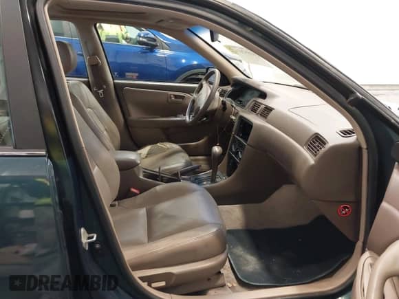 1997 Toyota Camry LE z VIN 4T1BF22K5VU903726, wystawiony jako IAAI lot #41552016 z przebiegiem 121 079 mil mil oraz . Historia ofert i sprzedaży dostępna na DreamBid. Obrazek 5.