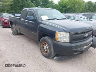 2008 Chevrolet Silverado 1500 1LT with VIN 1GCEK19088E171330, listed as a IAAI auction lot 42482058 with 113,547 mi miles and . Bid and sale history available at DreamBid. Image 1.