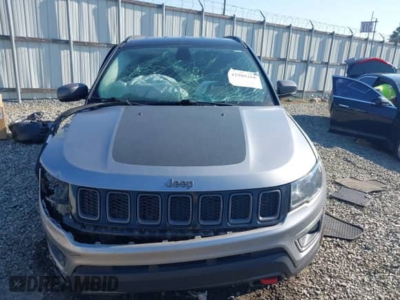 2018 Jeep Compass Trailhawk z VIN 3C4NJDDB9JT169184, wystawiony jako IAAI lot #42989268 z przebiegiem 97 221 mil mil oraz . Historia ofert i sprzedaży dostępna na DreamBid. Obrazek 12.