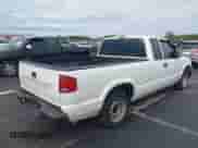 2001 Chevrolet S-10 LS with VIN 1GCCS195918238024, listed as a IAAI auction lot 42811306 with 70,236 mi miles and . Bid and sale history available at DreamBid. Image 4.