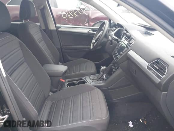 2023 Volkswagen Tiguan S с VIN 3VVRB7AX3PM037171, выставлен на аукционе IAAI как лот 43031810 с пробегом 25 017 миль миль и . История ставок и продаж доступна на DreamBid. Изображение 5.