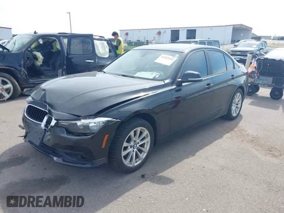 2017 BMW 3 Series 320i с VIN WBA8E1G32HNU16279, выставлен на аукционе IAAI как лот 43242162 с пробегом 53 162 миль миль и . История ставок и продаж доступна на DreamBid. Изображение 2.
