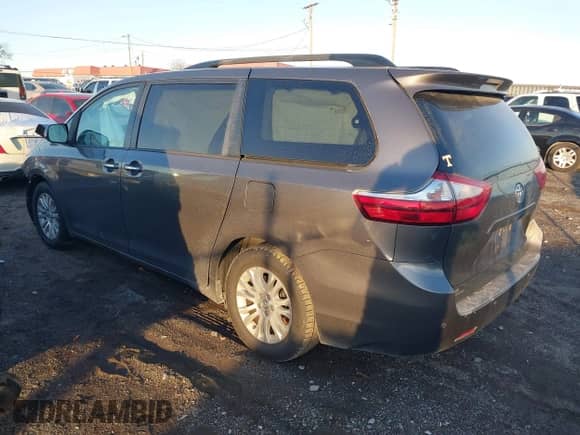2017 Toyota Sienna XLE Auto Access Seat z VIN 5TDYZ3DC3HS880828, wystawiony jako IAAI lot #41609436 z przebiegiem 106 855 mil mil oraz . Historia ofert i sprzedaży dostępna na DreamBid. Obrazek 3.