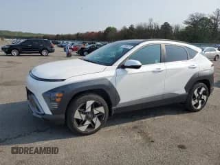2025 Hyundai Kona Limited с VIN KM8HECA34SU186924, выставлен на аукционе Copart как лот 67266415 с пробегом 7 989 миль миль и Списание • Salvage title. История ставок и продаж доступна на DreamBid. Изображение 1.
