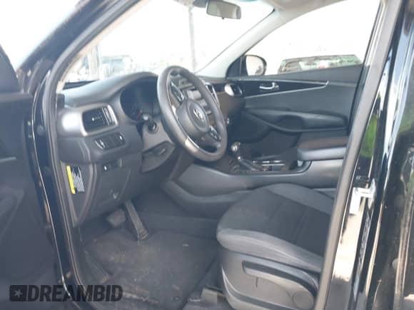 2017 Kia Sorento LX with VIN 5XYPG4A32HG190562, listed as a IAAI auction lot 43007371 with 163,875 mi miles and . Bid and sale history available at DreamBid. Image 5.