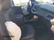 2023 Chevrolet Suburban LS z VIN 1GNSKBKD3PR165715, wystawiony jako IAAI lot #43253479 z przebiegiem 132 431 mil mil oraz . Historia ofert i sprzedaży dostępna na DreamBid. Obrazek 5.