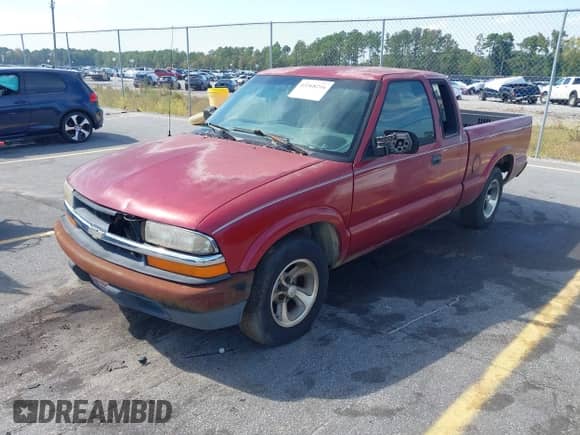 2000 Chevrolet S-10 LS с VIN 1GCCS1950Y8305927, выставлен на аукционе IAAI как лот 43268216 с пробегом 168 554 миль миль и . История ставок и продаж доступна на DreamBid. Изображение 2.