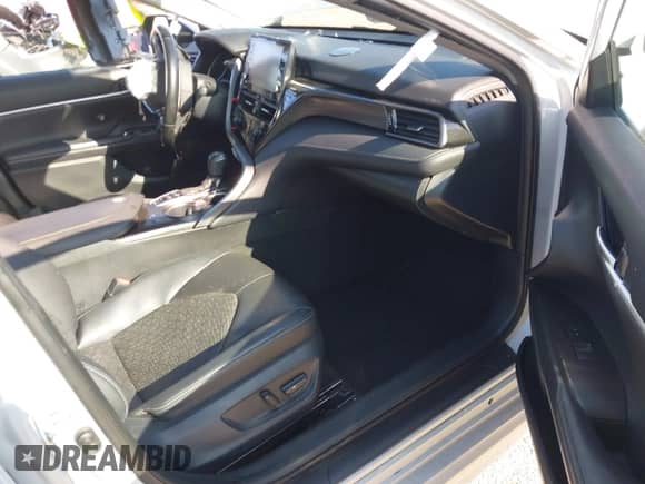 2023 Toyota Camry Hybrid XSE с VIN 4T1K31AK8PU052738, выставлен на аукционе IAAI как лот 43315522 с пробегом 93 968 миль миль и . История ставок и продаж доступна на DreamBid. Изображение 5.