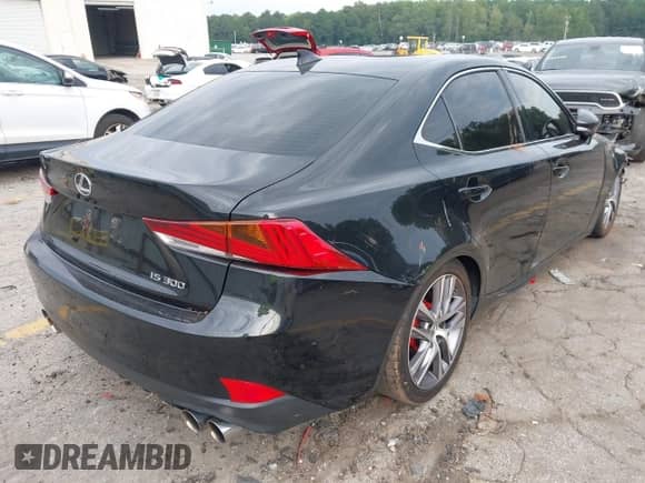 2019 Lexus IS 300 z VIN JTHBA1D21K5096037, wystawiony jako IAAI lot #43104108 z przebiegiem 98 000 mil mil oraz . Historia ofert i sprzedaży dostępna na DreamBid. Obrazek 4.