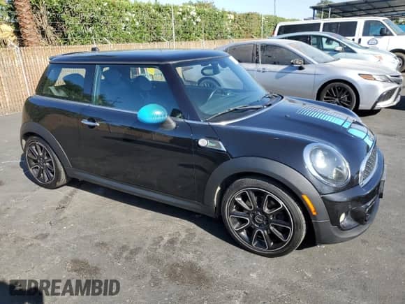2012 MINI Hardtop S with VIN WMWSV3C59CT387246, listed as a Copart auction lot 61766125 with 155,156 mi miles and Salvage title. Bid and sale history available at DreamBid. Image 4.