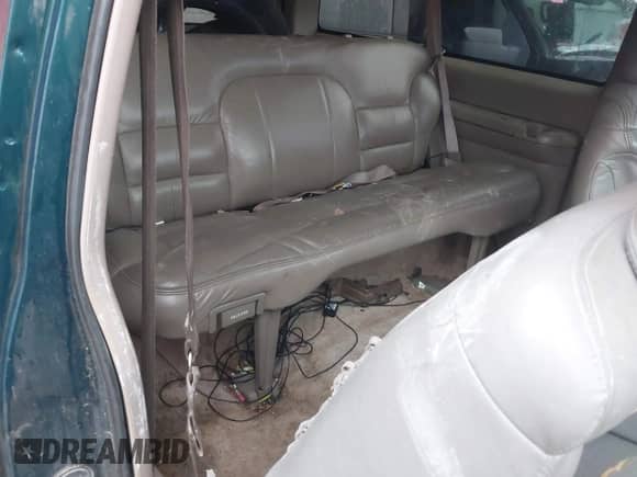 1996 Chevrolet Tahoe с VIN 3GNEK18R9TG111405, выставлен на аукционе IAAI как лот 42704191 с пробегом 213 861 миль миль и . История ставок и продаж доступна на DreamBid. Изображение 8.