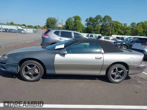 1999 Chevrolet Camaro Z28 z VIN 2G1FP32G3X2113508, wystawiony jako IAAI lot #42934212 z przebiegiem 91 739 mil mil oraz . Historia ofert i sprzedaży dostępna na DreamBid. Obrazek 14.