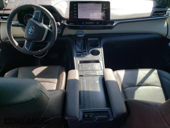 2024 Toyota Sienna Platinum с VIN 5TDERKEC0RS187244, выставлен на аукционе Copart как лот 52601025 с пробегом 11 881 миль миль и Списание • Salvage title. История ставок и продаж доступна на DreamBid. Изображение 8.