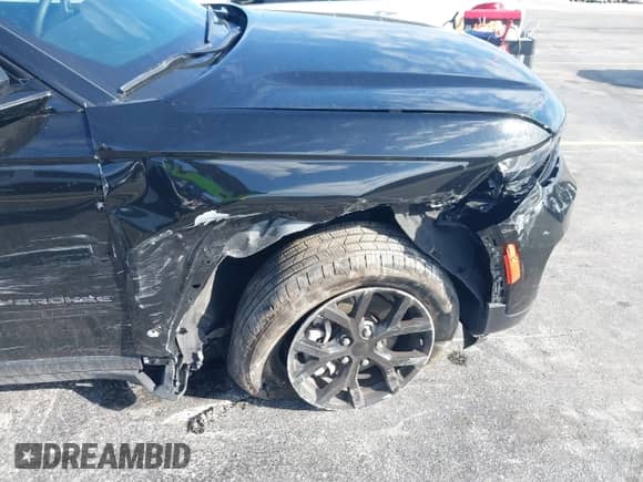 2024 Jeep Grand Cherokee Altitude with VIN 1C4RJHAG1R8506966, listed as a IAAI auction lot 41677936 with 29,764 mi miles and . Bid and sale history available at DreamBid. Image 17.