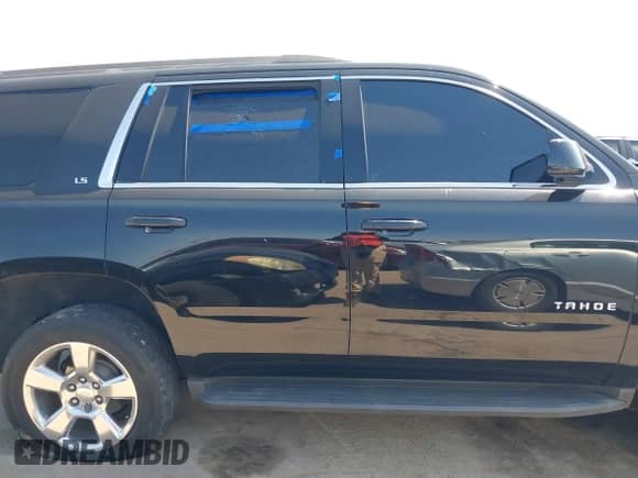 2016 Chevrolet Tahoe LS z VIN 1GNSCAKCXGR482874, wystawiony jako IAAI lot #42016639 z przebiegiem 110 744 mil mil oraz . Historia ofert i sprzedaży dostępna na DreamBid. Obrazek 13.