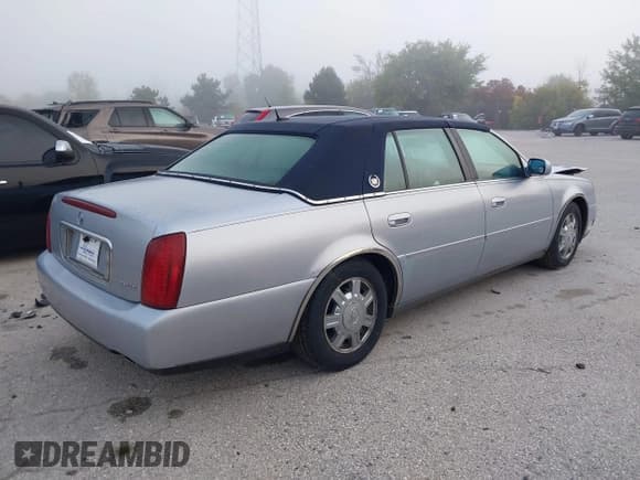 ✅ 2005 Cadillac DeVille • VIN: 1G6KD54Y05U258161 • Lot: 43205077. Wystawiony na IAAI z przebiegiem 137 759 mil. Bezpłatny archiwum sprzedaży aukcyjnych z USA i szczegółowy raport historii pojazdu na DreamBid. Zdjęcie 4.