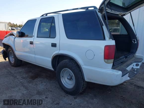 2000 Chevrolet Blazer LS z VIN 1GNCS13WXY2110705, wystawiony jako IAAI lot #41287699 z przebiegiem 214 754 mil mil oraz . Historia ofert i sprzedaży dostępna na DreamBid. Obrazek 3.