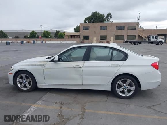 ✅ 2012 BMW 3 Series 328i • VIN: WBA3C1C54CF434437 • Lot: 43166796. Listed on IAAI with 117,579 mi. Free auction sales archive from the USA and detailed vehicle history report at DreamBid. Image 14.