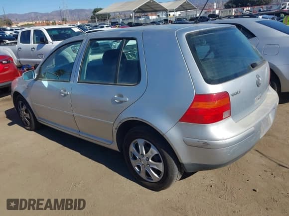 ✅ 2003 Volkswagen Golf GL • VIN: 9BWFK61JX34012903 • Lot: 41733949. Wystawiony na IAAI z przebiegiem 178 500 mil. Bezpłatny archiwum sprzedaży aukcyjnych z USA i szczegółowy raport historii pojazdu na DreamBid. Zdjęcie 3.