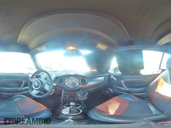 ✅ 2005 MINI Convertible • VIN: WMWRF33555TG13641 • Лот: 68516545. Опубликован ранее на Copart с пробегом 155 542 миль. Бесплатный доступ к архиву аукционных продаж из США и подробный отчёт об истории автомобиля на DreamBid. Изображение 14.