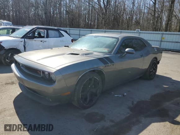 ✅ 2012 Dodge Challenger R/T Plus • VIN: 2C3CDYBT3CH269895 • Lot: 46475075. Wystawiony na Copart z przebiegiem 203 181 mil. Bezpłatny archiwum sprzedaży aukcyjnych z USA i szczegółowy raport historii pojazdu na DreamBid. Zdjęcie 1.