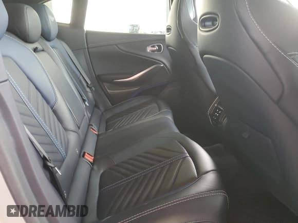 ✅ 2023 Aston Martin DBX 707 • VIN: SD7VUJBW5PTV08328 • Lot: 71181775. Wystawiony na Copart z przebiegiem 42 377 mil. Bezpłatny archiwum sprzedaży aukcyjnych z USA i szczegółowy raport historii pojazdu na DreamBid. Zdjęcie 11.