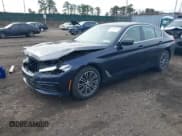 ✅ 2020 BMW 5 Series • VIN: WBAJB1C09LCD80099 • Lot: 43781569. Wystawiony na IAAI z przebiegiem 28 042 mil. Bezpłatny archiwum sprzedaży aukcyjnych z USA i szczegółowy raport historii pojazdu na DreamBid. Zdjęcie 18.