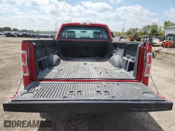 ✅ 2013 Ford F-150 XL • VIN: 1FTMF1CF9DKF83040 • Lot: 70096515. Wystawiony na Copart z przebiegiem 137 769 mil. Bezpłatny archiwum sprzedaży aukcyjnych z USA i szczegółowy raport historii pojazdu na DreamBid. Zdjęcie 10.