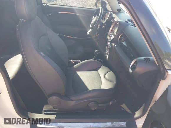 ✅ 2008 MINI Hardtop S • VIN: WMWMF73558TV35459 • Lot: 43293714. Wystawiony na IAAI z przebiegiem 172 431 mil. Bezpłatny archiwum sprzedaży aukcyjnych z USA i szczegółowy raport historii pojazdu na DreamBid. Zdjęcie 5.