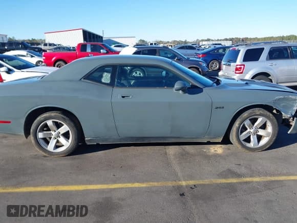✅ 2009 Dodge Challenger SE • VIN: 2B3LJ44V39H621072 • Lot: 41030512. Wystawiony na IAAI z przebiegiem 118 417 mil. Bezpłatny archiwum sprzedaży aukcyjnych z USA i szczegółowy raport historii pojazdu na DreamBid. Zdjęcie 13.