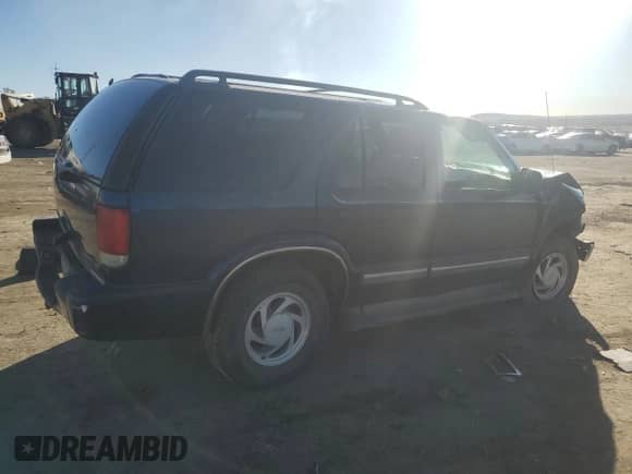 2000 Chevrolet Blazer LS with VIN 1GNDT13W2Y2249602, listed as a Copart auction lot 79905324 with Not provided miles and Salvage title. Bid and sale history available at DreamBid. Image 3.