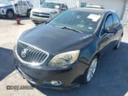 ✅ 2013 Buick Verano Group • VIN: 1G4PS5SK2D4113348 • Lot: 42880253. Wystawiony na IAAI z przebiegiem 169 560 mil. Bezpłatny archiwum sprzedaży aukcyjnych z USA i szczegółowy raport historii pojazdu na DreamBid. Zdjęcie 2.