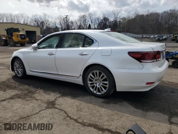 ✅ 2016 Lexus LS 460 • VIN: JTHBL5EF5G5140423 • Lot: 50889305. Wystawiony na Copart z przebiegiem 71 758 mil. Bezpłatny archiwum sprzedaży aukcyjnych z USA i szczegółowy raport historii pojazdu na DreamBid. Zdjęcie 2.