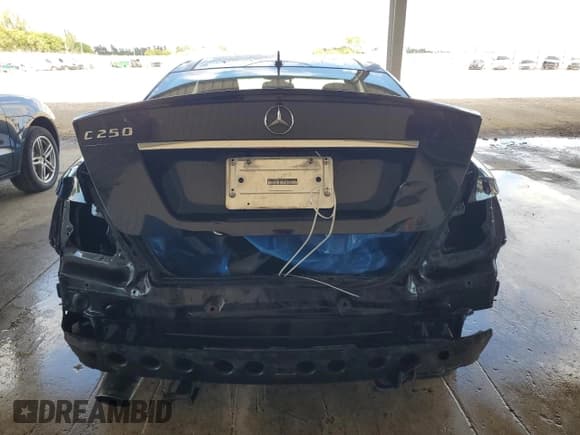 ✅ 2013 Mercedes-Benz C 250 • VIN: WDDGJ4HB9DG097923 • Lot: 93489825. Wystawiony na Copart z przebiegiem 136 056 mil. Bezpłatny archiwum sprzedaży aukcyjnych z USA i szczegółowy raport historii pojazdu na DreamBid. Zdjęcie 6.