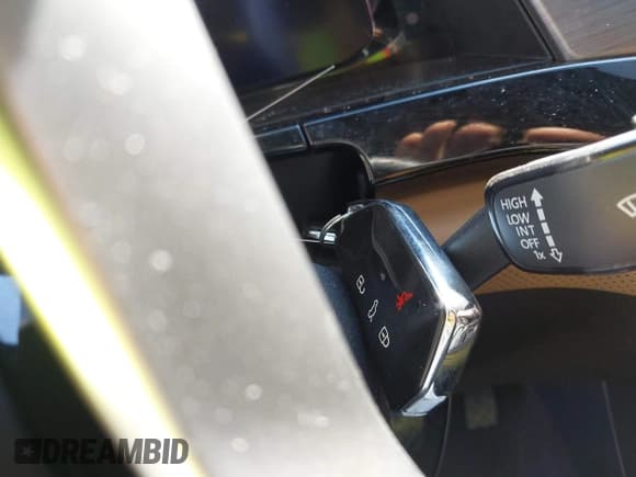 ✅ 2025 Volkswagen Atlas SE • VIN: 1V2LE2CA8SC208805 • Lot: 43202941. Listed on IAAI with 9,921 mi. Free auction sales archive from the USA and detailed vehicle history report at DreamBid. Image 11.