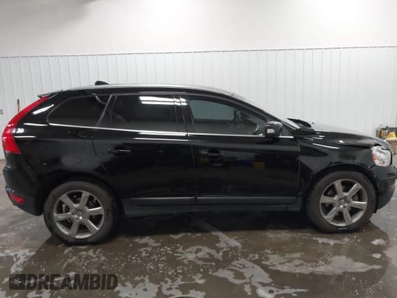 ✅ 2013 Volvo XC60 T6 • VIN: YV4902DZ3D2411606 • Lot: 43388969. Wystawiony na IAAI z przebiegiem 88 185 mil. Bezpłatny archiwum sprzedaży aukcyjnych z USA i szczegółowy raport historii pojazdu na DreamBid. Zdjęcie 13.