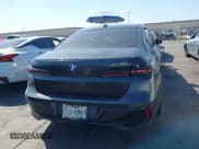 ✅ 2023 BMW i7 xDrive60 • VIN: WBY53EJ02PCN43351 • Lot: 43082397. Wystawiony na IAAI z przebiegiem 33 929 mil. Bezpłatny archiwum sprzedaży aukcyjnych z USA i szczegółowy raport historii pojazdu na DreamBid. Zdjęcie 16.