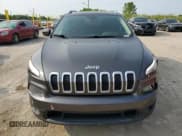 ✅ 2017 Jeep Cherokee 75th Anniversary Edition • VIN: 1C4PJLCB8HW507537 • Lot: 59326755. Wystawiony na Copart z przebiegiem 162 225 mil. Bezpłatny archiwum sprzedaży aukcyjnych z USA i szczegółowy raport historii pojazdu na DreamBid. Zdjęcie 5.