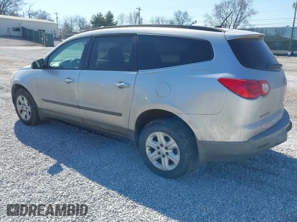 ✅ 2009 Chevrolet Traverse LS • VIN: 1GNEV13D89S162348 • Lot: 41657158. Wystawiony na IAAI z przebiegiem Nie podano. Bezpłatny archiwum sprzedaży aukcyjnych z USA i szczegółowy raport historii pojazdu na DreamBid. Zdjęcie 3.