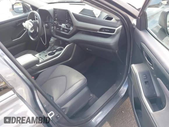 ✅ 2020 Toyota Highlander L • VIN: 5TDCZRAH1LS012736 • Lot: 43183922. Wystawiony na IAAI z przebiegiem 73 487 mil. Bezpłatny archiwum sprzedaży aukcyjnych z USA i szczegółowy raport historii pojazdu na DreamBid. Zdjęcie 5.