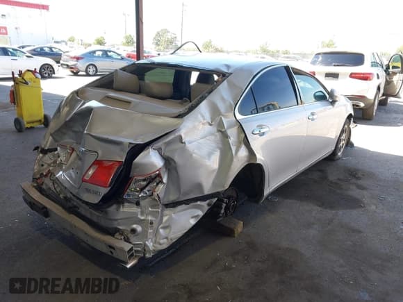 ✅ 2008 Lexus ES 330 • VIN: JTHBJ46G382271523 • Lot: 42397588. Listed on IAAI with 200,461 mi. Free auction sales archive from the USA and detailed vehicle history report at DreamBid. Image 4.